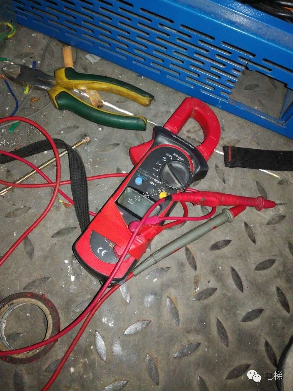 80022409_4.jpg